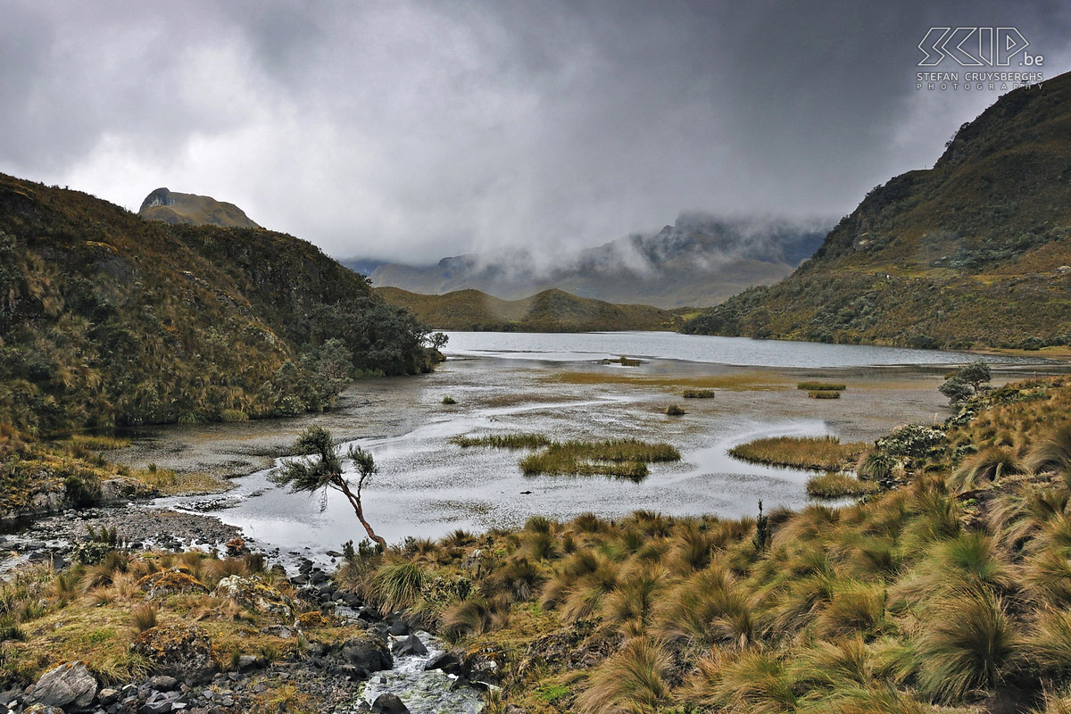El Cajas The national park of El Cajas, located at an altitude between 3100m and 4450m, offers a tundra vegetation and many hills, lakes and valleys. Stefan Cruysberghs